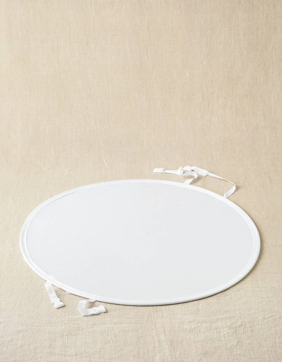 Porte-vêtements sur trépied - Solutions pliables peu encombrantes Porte-vêtements sur trépied - Solutions pliables peu encombrantes